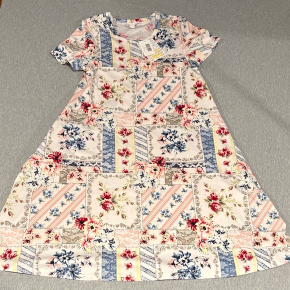LuLaRoe Dresses & Skirts - NWT LuLaRoe Floral Patchwork Dress With Pockets - Summer Style
